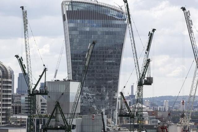 Walkie-Talkie Sits Atop Mini Power Station